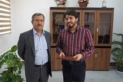 تقدیر سرپرست دانشگاه جامع علمی کاربردی استان زنجان ار مسؤل روابط عمومی واحد استانی به مناسبت روز روابط عمومی