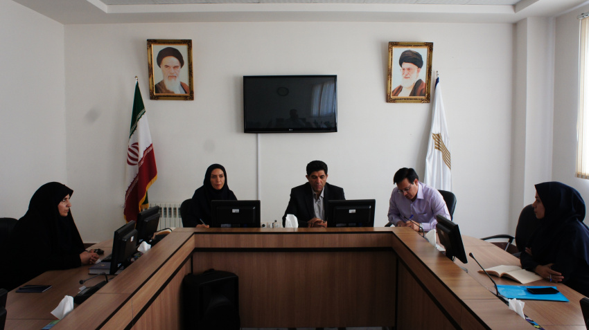 اولین جلسه با دانشجویان با هدف محول برنامه ها و انجام دادن کارهای خلاق در جهت کسب مهارت های لازم در سالن کنفرانس دانشگاه جامع علمی کاربردی استان زنجان تشکیل شد.