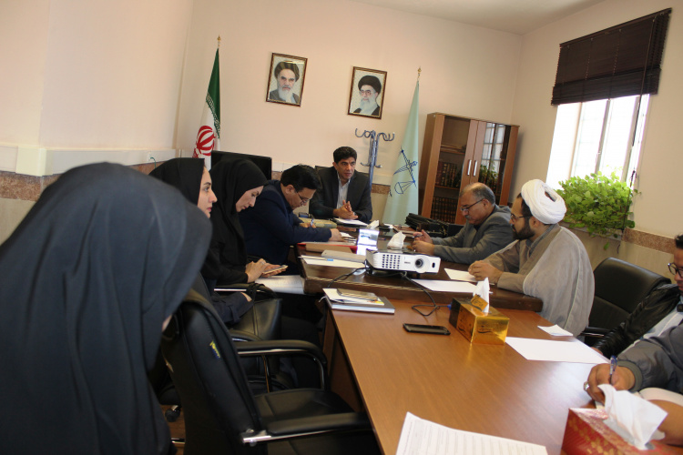 سیزدهمین جلسه شورای فرهنگی و اجتماعی واحد استانی روز شنبه مورخ ۲۹/۰۲/۹۷ در سالن کنفرانس مرکز آموزش علمی کاربردی دادگستری با حضور اعضاء شورای فرهنگی و اجتماعی برگزار شد.