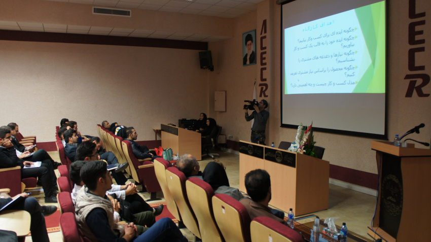 دانشگاه جامع علمی کاربردی استان زنجان نشست تخصص با عنوان بررسی جنبه های حقوقی و نقش سمن ها در حمایت از کالای ایرانی برگزار میکند
