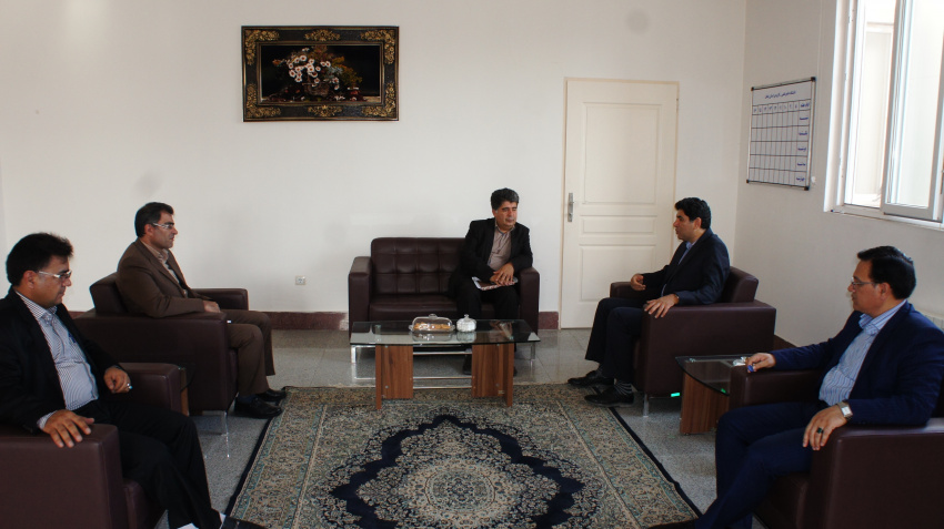 برسی عملکرد دانشگاه جامع علمی کاربردی استان زنجان در دو حوزه صیانت از حریم امنیت عمومی و حقوق شهروندی و عفاف با حضور بازرسان استانداری در مورخه ۱۳۹۷/۴/۳ در سالن کنفرانس واحد استانی برگزار شد .