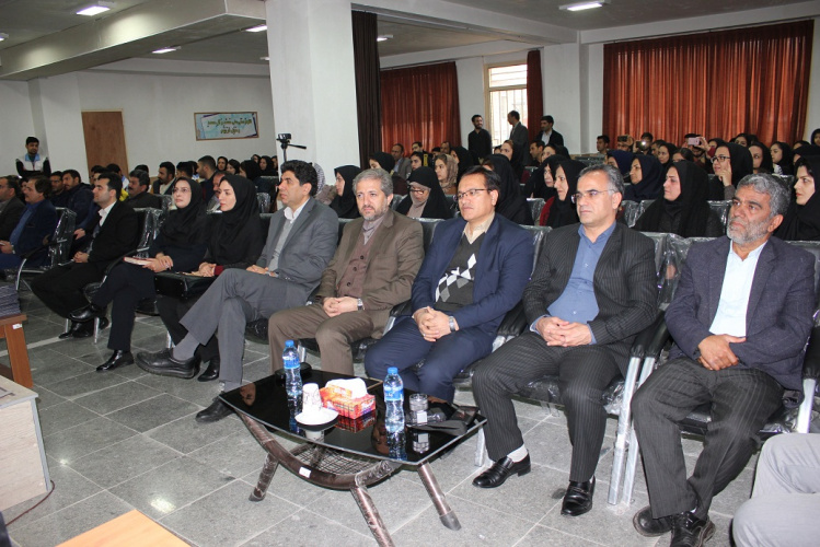 مراسمی به مناسبت ۱۶ آذر( روز دانشجو ) با حضور دکتر طغرا نگار ریاست محترم دانشگاه علمی کاربردی استان زنجان و شهردار و شورا ی محترم و دانشجویان مرکز آموزش علمی کاربردی ابهر برگزار گردید
