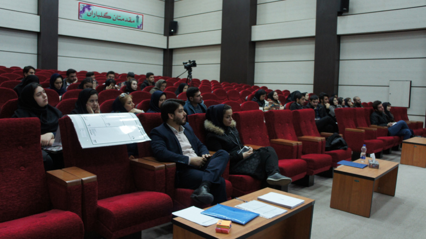 در نخستین کمپ کارآفرینی استان زنجان ،کارگاه آموزش بوم کسب و کار برگزار شد.