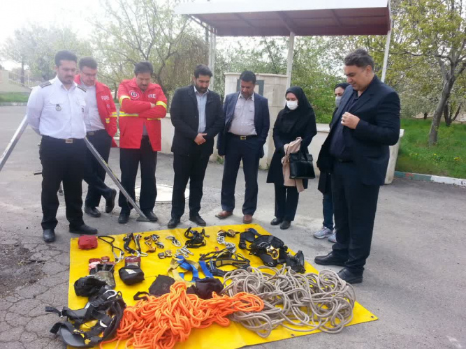 بازدید سرپرست دانشگاه جامع علمی کاربردی استان زنجان از مرکز آتشنشانی زنجان