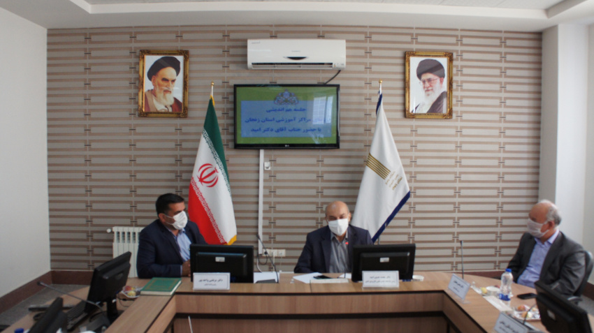 جلسه دکتر امید ریاست دانشگاه جامع علمی کاربردی با روسای مراکز آموزشی در سالن اجتماعات واحد استانی برگزار گردید