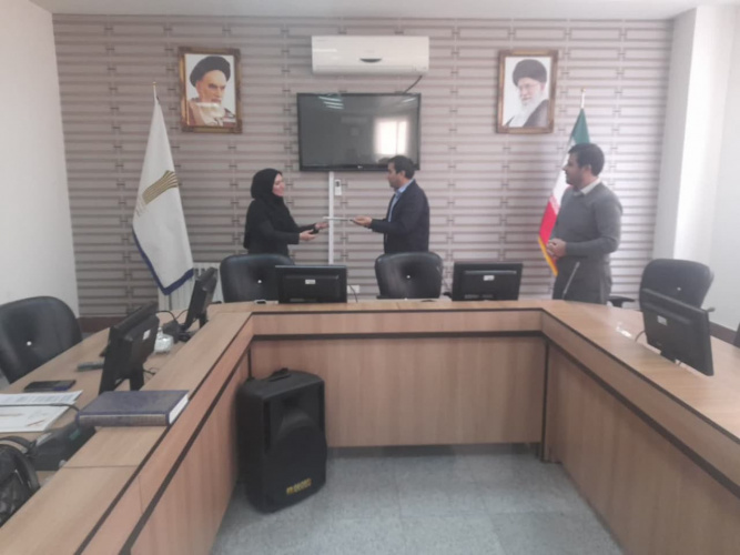 در نشستی به مناسبت روز زن و بزرگداشت مقام مادر، از بانوان همکار و روسای مراکز آموزشی خانم تجلیل بعمل آمد.