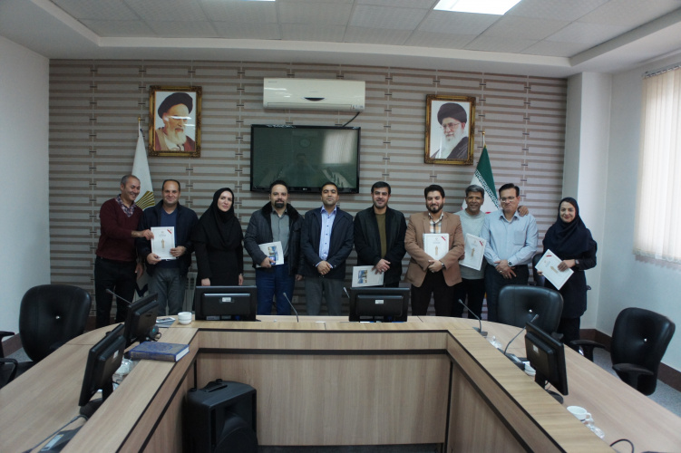 تجلیل از برگزیدگان مسابقات ورزشی کارکنان واحد استانی زنجان و مراکز آموزشی  در جلسه شورای اداری دانشگاه، همراه با اهدای لوح تقدیر